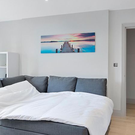 Spacious, 3 Bedroom, 2 Bathroom, Surbiton Εξωτερικό φωτογραφία