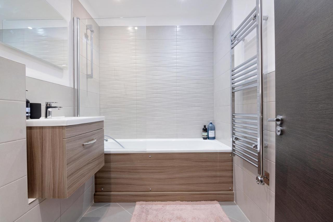 Spacious, 3 Bedroom, 2 Bathroom, Surbiton Εξωτερικό φωτογραφία