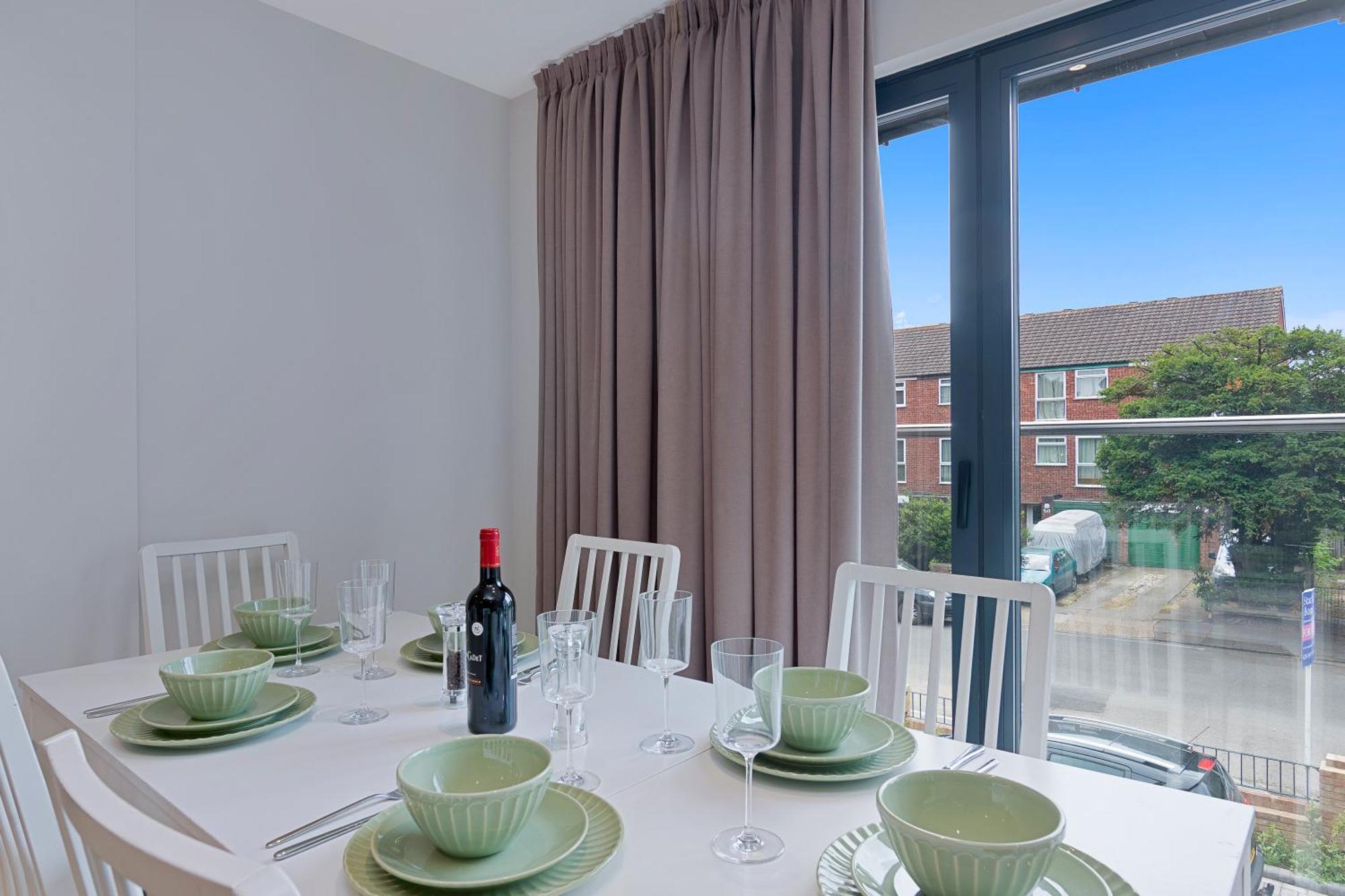 Spacious, 3 Bedroom, 2 Bathroom, Surbiton Εξωτερικό φωτογραφία